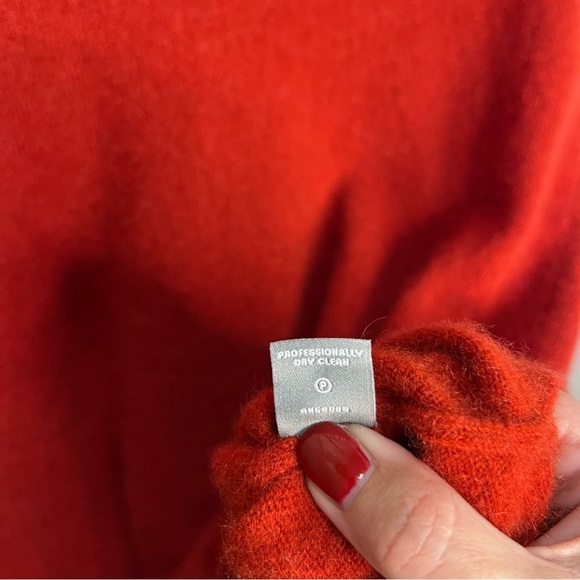 Neiman Marcus Cashmere Christmas Sweater Red V-neck Vintage Pullover Holiday - Picture 8 of 10